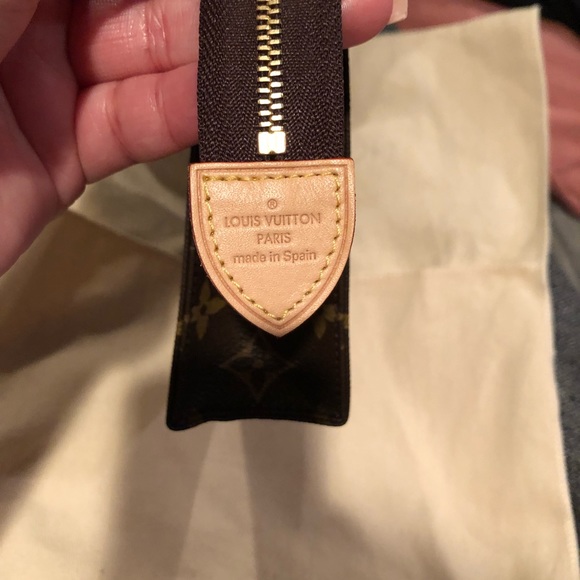 ❣️Louis Vuitton Toiletry 19❣️ - Picture 5 of 6